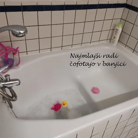 Vendégház Apartma Med Vinogradi *